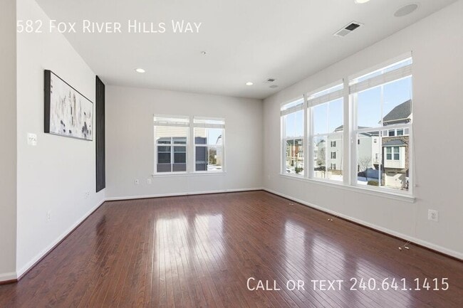 Photo - 582 Fox River Hills Way