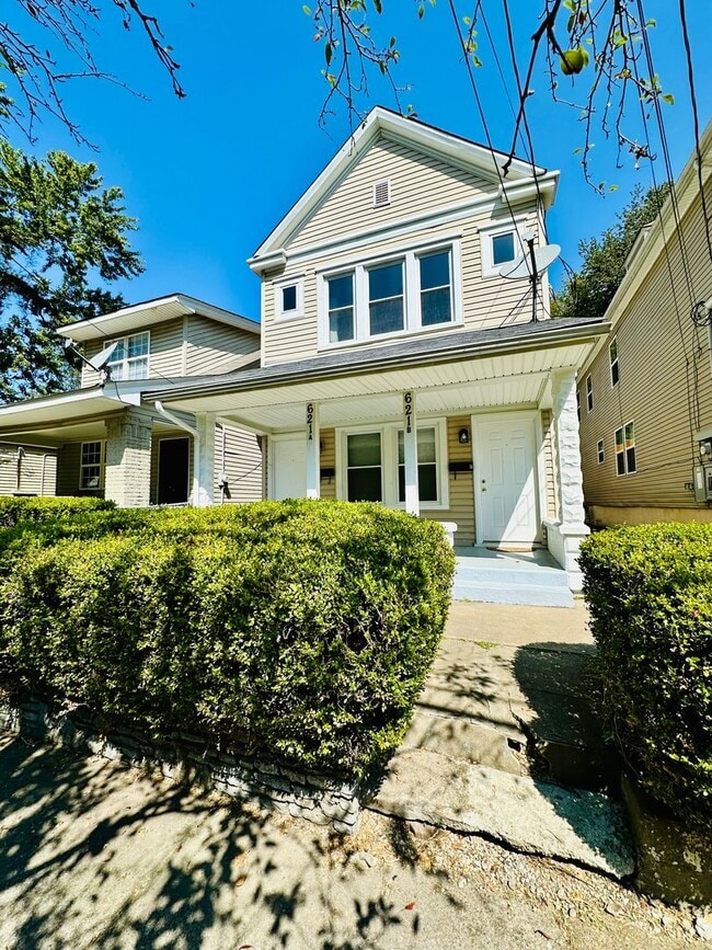 Building Photo - 621 E Burnett Ave Unit 621 E. Burnett B Rental