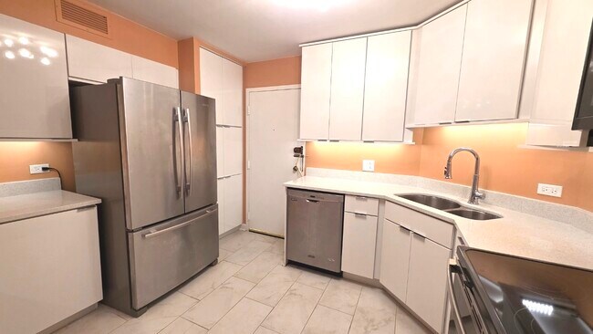 Photo - 6033 N Sheridan Rd Unit 5G
