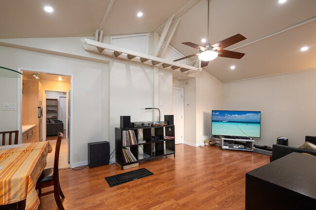 Photo - 1522 Sanborn Ave