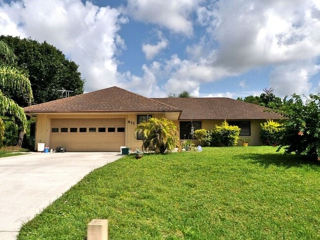 Building Photo - 3 BEDROOM, 2 BATH HOME WITH TILE THROUGHOUT & CLOSE TO THE TURNPIKE