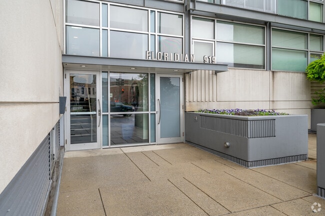 Entrada - The Floridian