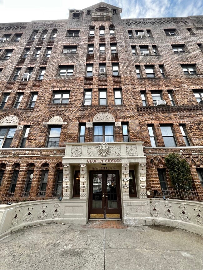 Building Photo - 131 Kensington Ave Unit B7