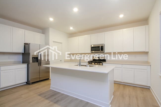 Photo - 947 Penrose Pl