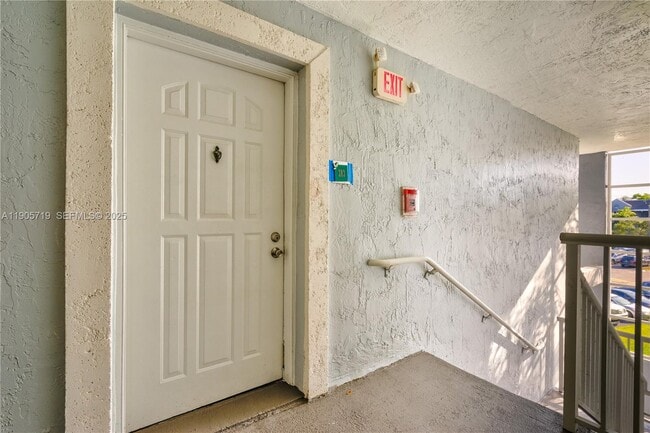 Photo - 8650 SW 212th St Unidad 303