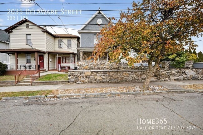 Photo - 2035 Delaware St