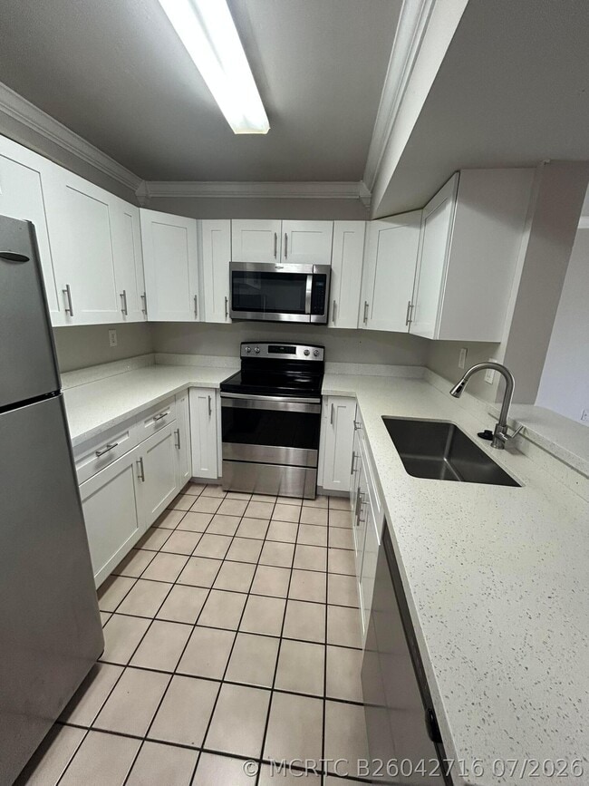 Building Photo - 103 Palm Cir W Unit 103