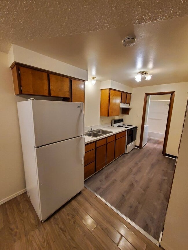 Photo - 156 Manbrin Dr N