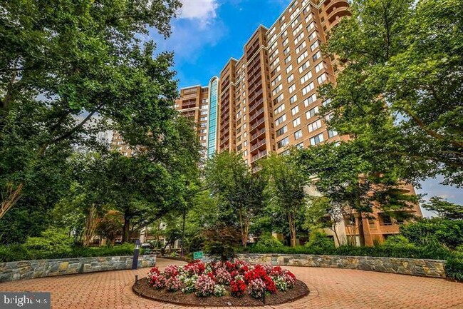 Photo - 10101 Grosvenor Pl Apartamento Unidad L03