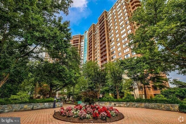 Building Photo - 10101 Grosvenor Pl Unit L03 Rental