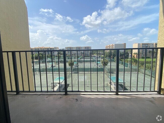 Building Photo - 2828 Tennis Club Dr Unit 2828 Tennis Club 502 Rental