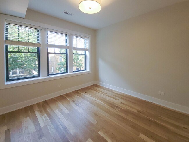 Photo - 3358 N Sheffield Ave