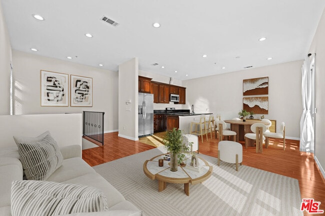 Photo - 6069 Horner St