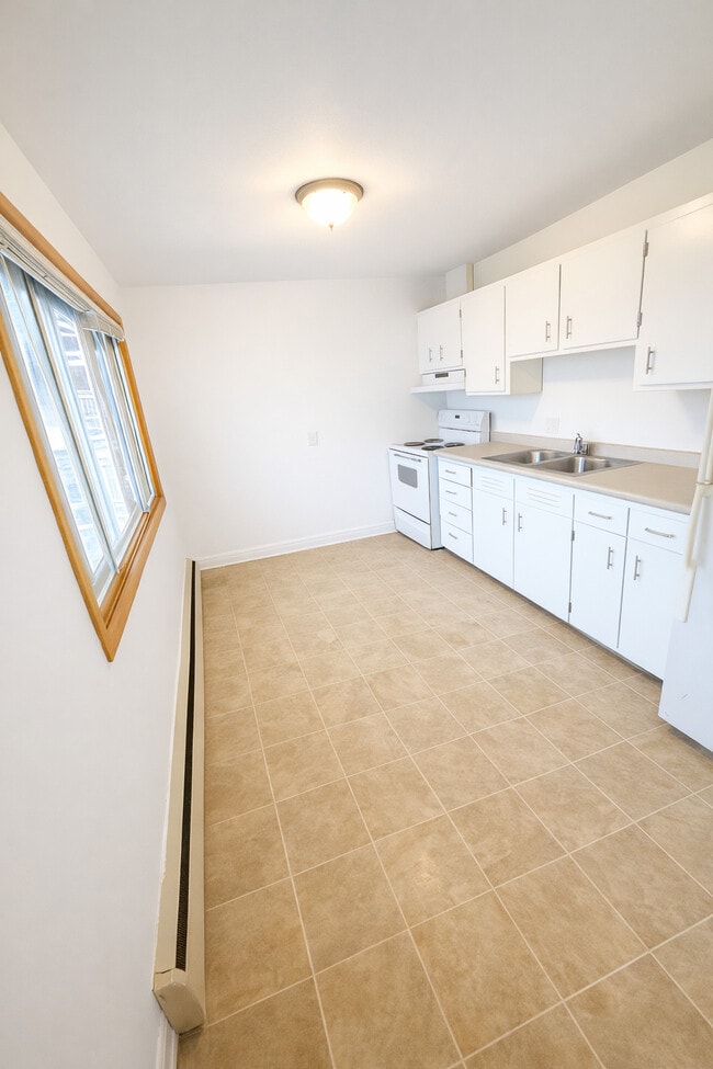 Photo - Lake Point Drive Apartments