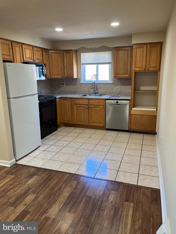 Photo - 2305 Benson St