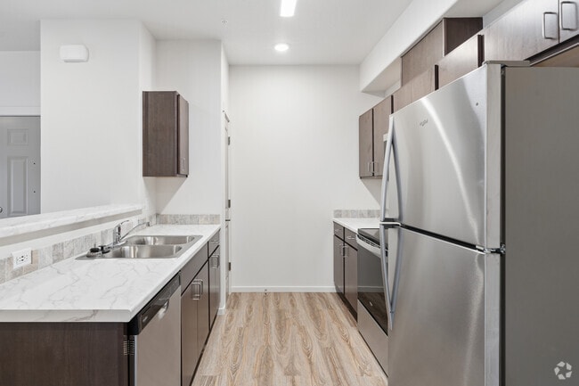 2BR, 1BA - 895SF - Kitchen