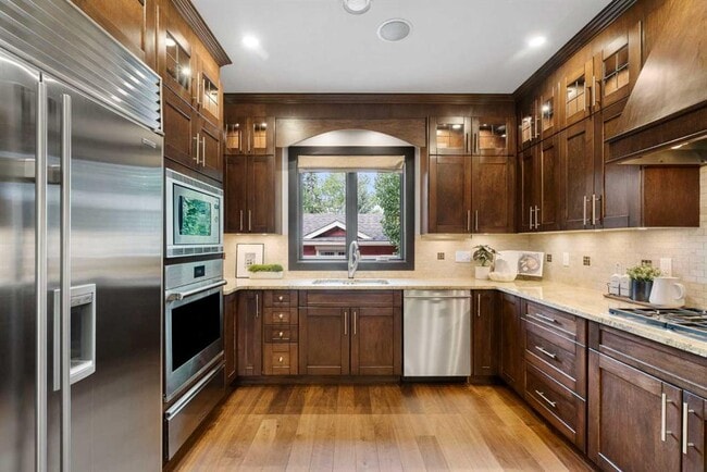 Building Photo - 4707-4721 21 St SW