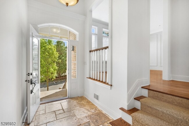 Photo - 12 Howland Ter