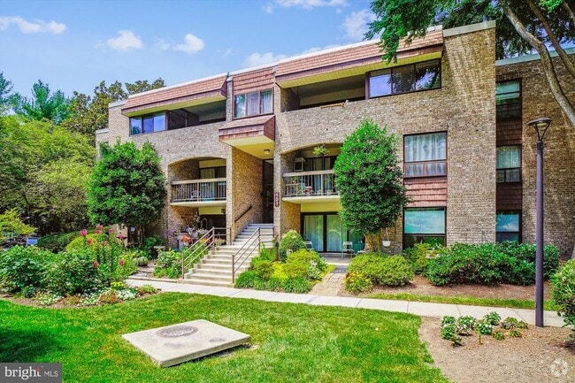 Building Photo - 401 Christopher Ave Unit 23 Rental