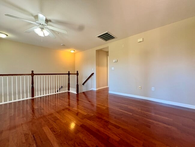 Beautiful Well Kept 2 Bedroom, 2 Bathroom in Roseville!