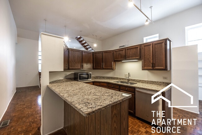 Photo - 2059 N Clifton Ave Unit 1F