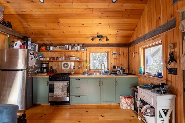 Photo - 398 Plains Rd