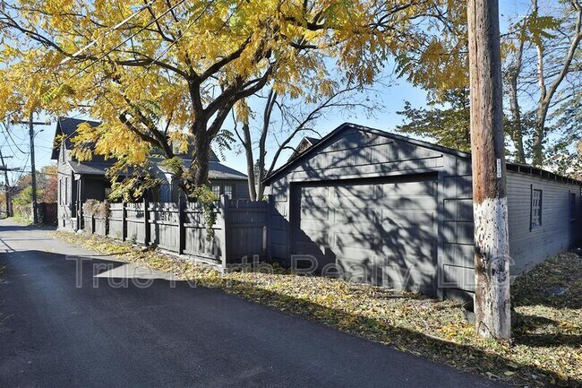 Photo - 476 Zimpfer St