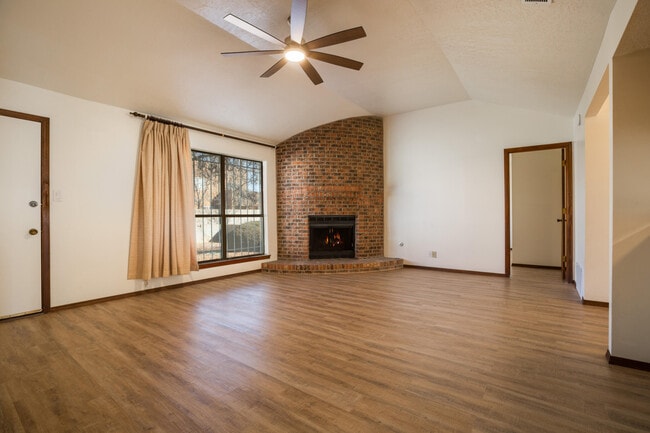 Photo - 7401 Scotts Pl NE