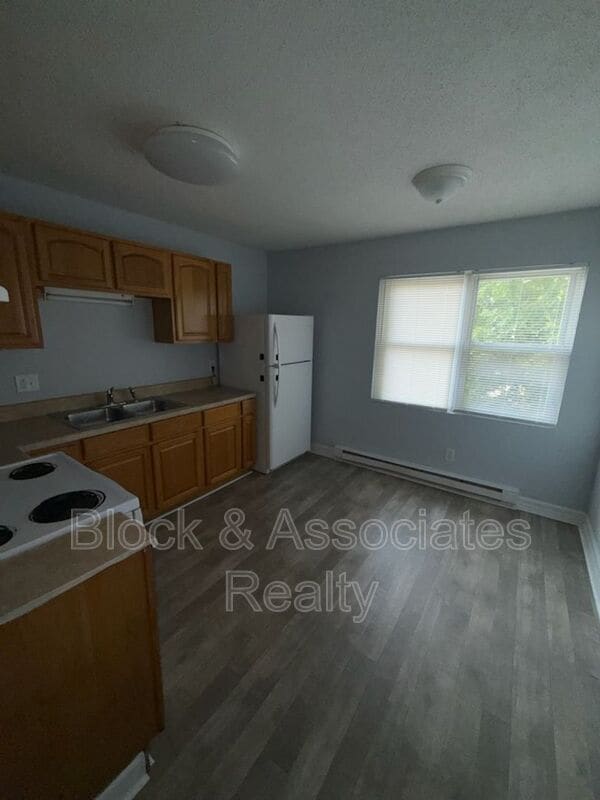 Photo - 1974 Lakeview Rd Unit Apt 3