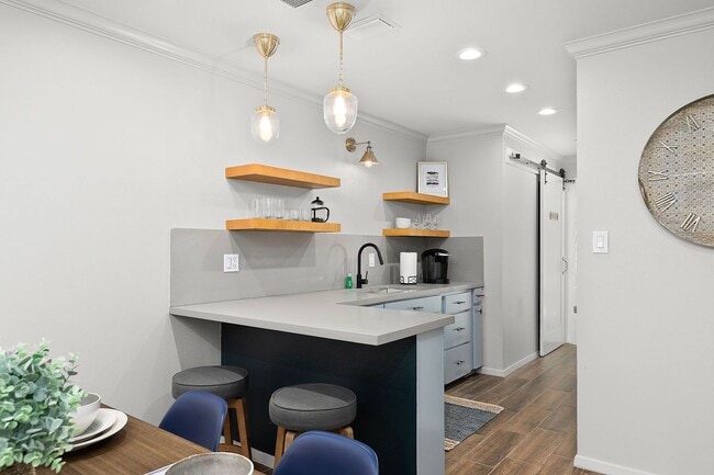 Photo - Centrally located apartment with pool!