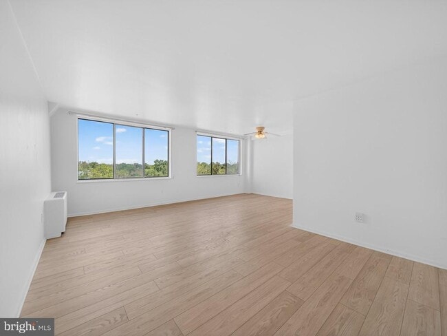 Building Photo - 6621 Wakefield Dr Unit 618