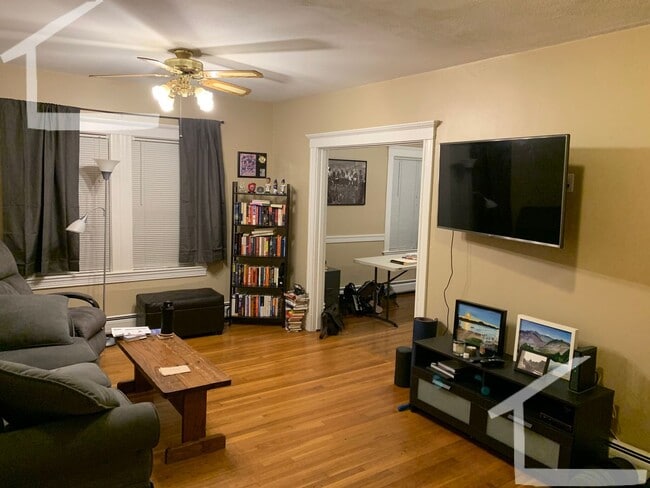 Building Photo - Amazing 1.5 BED in Watertown! Don't miss out.....