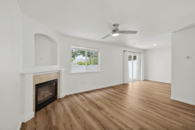 Photo - 3 Bedroom Kuna home with Fenced back yard - Pets Welcome!!