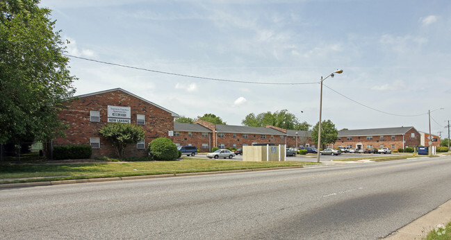 Crossroads Landing East - Crossroads Landing East Apartments