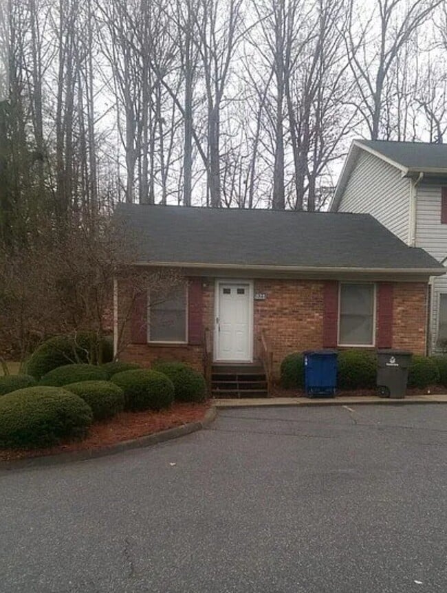 Building Photo - 821 Brickwood Ct