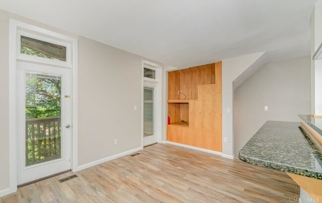 Photo - Foxhall Court Unit 1