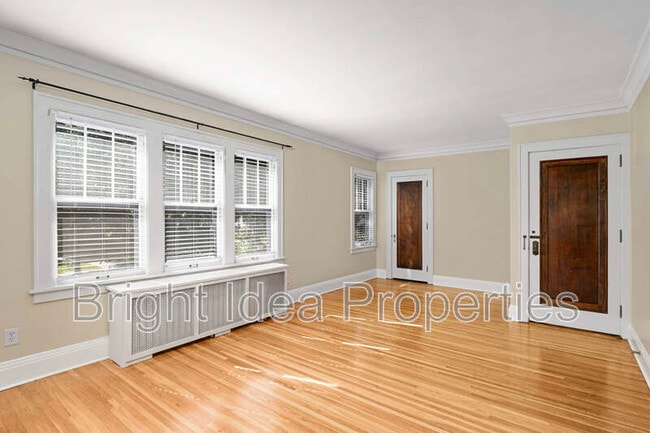 Photo - 969 St Clair Ave