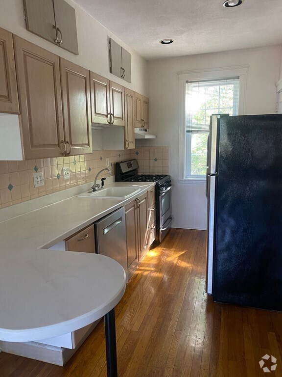 Building Photo - 175 Kent St Unit 3 Rental