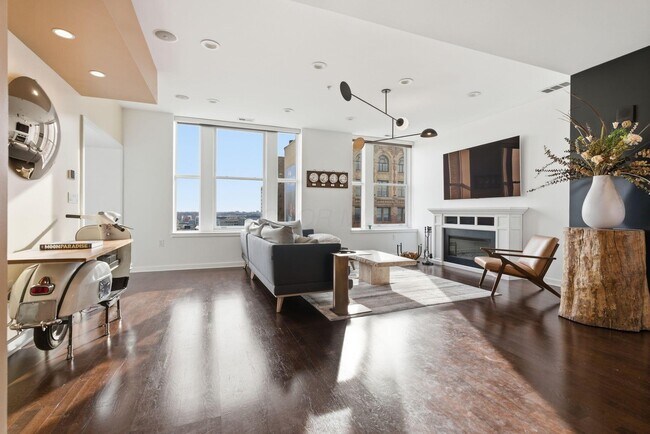 Photo - 145 N High St Unidad 1001