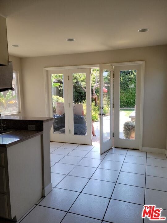 Photo - 8501 Lilienthal Ave