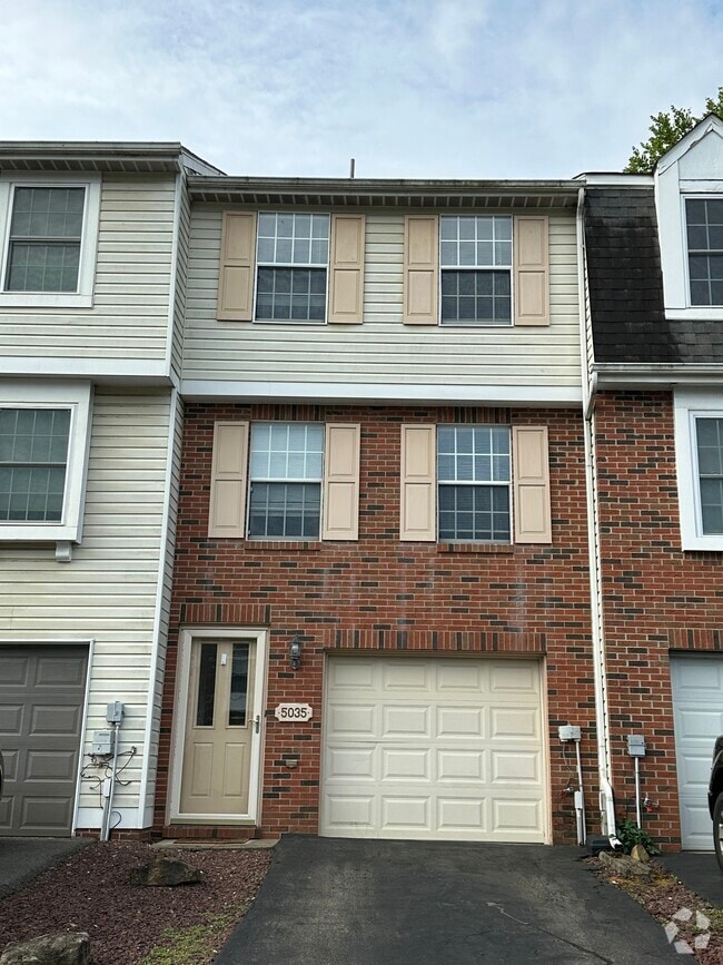 Building Photo - 5035 Hamilton Dr Rental
