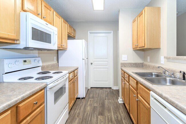 Lakeshore Crossing Apartments