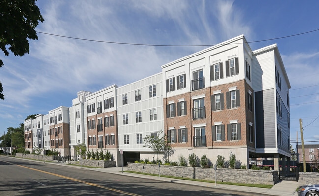 Photo - Brooke Pointe