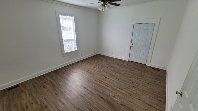 Photo - 345 Oxford Rd