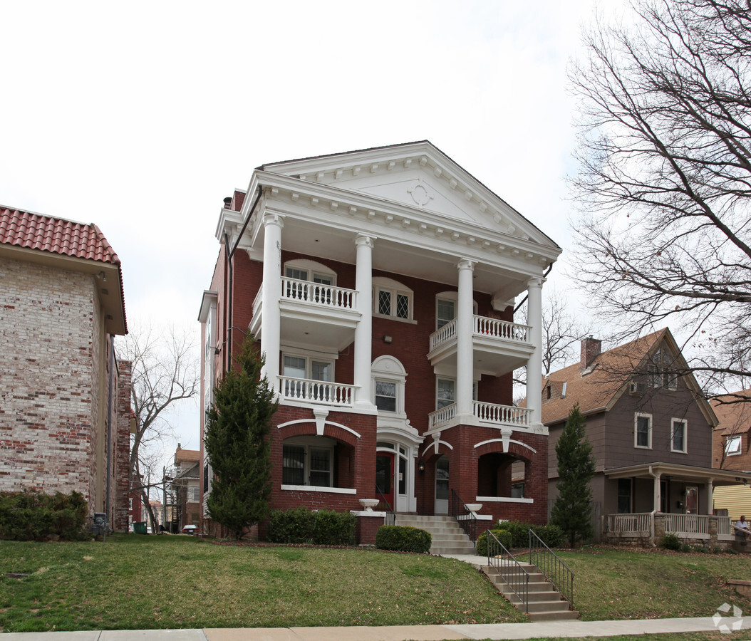 Primary Photo - 4152-4154 Mcgee St Apartments