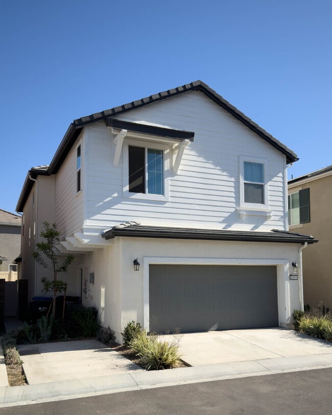 Building Photo - Spacious 4-Bed, 3-Bath Retreat on Malalenca Road in the Harvest Subdivision!