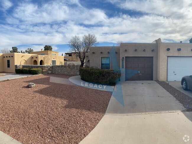 Building Photo - 2 bed, 2 bath townhome