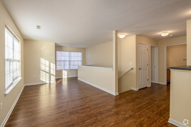 1BR, 1BA - 867SF - Living Room