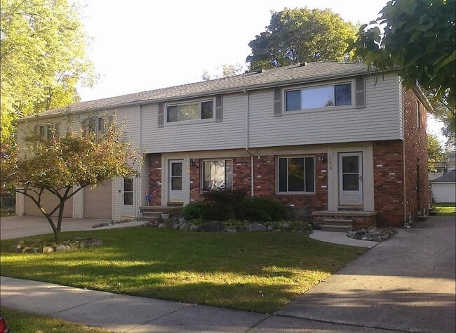 Building Photo - 128 E Farnum Ave Rental