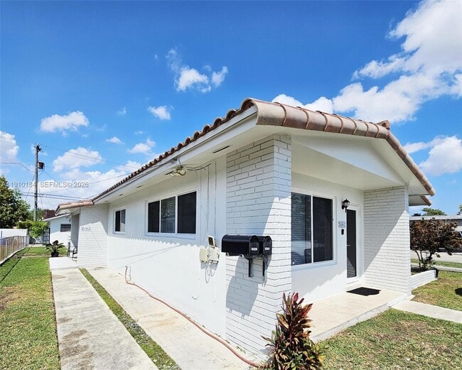 Building Photo - 9301 SW 37th St Unit 4